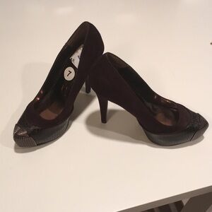 Carlos Santana Size 7 Stilettos 5” Heels Brown Suede Decorative Toe Classy Shoes